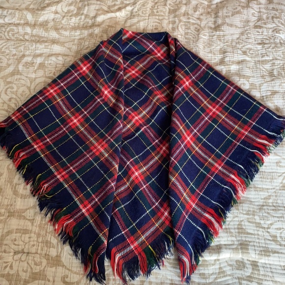 Beautiful Classic Plaid versatile Shawl/Scarf/Throw - Picture 2 of 6